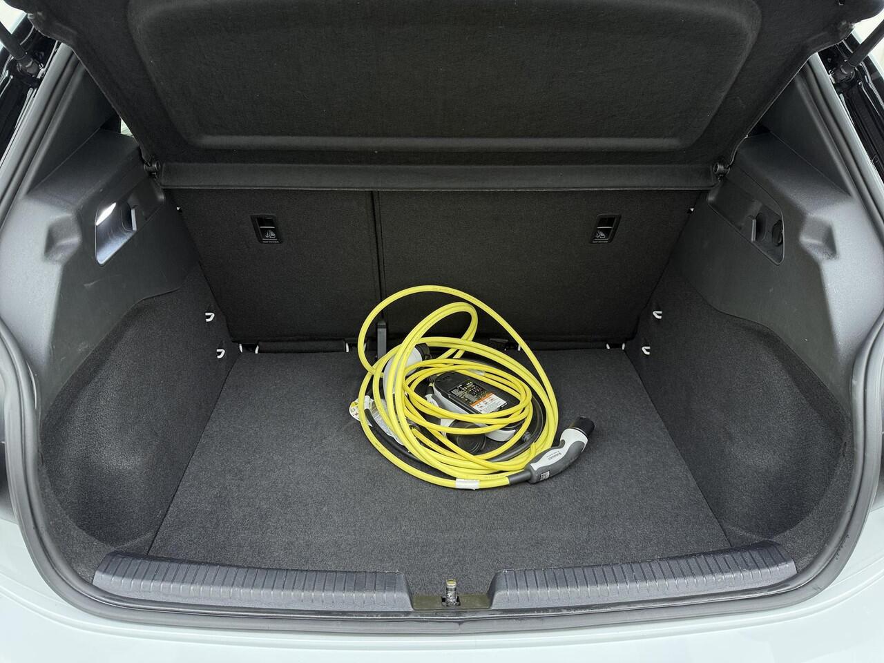 Volkswagen ID.3 PRO PERFORMANCE 58 kWh 204 PK | SOH91% | Warmtepomp | Stoel- & Stuurverwarming | Trekhaak | Adaptieve Cruise Control | Lane Assist