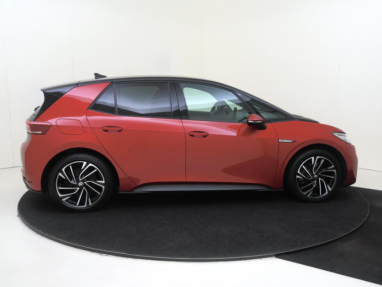 Volkswagen ID.3 Pro 58 kWh | SoH 91% | Panoramadak | Adaptieve demping systeem | 360 camera | Dodehoek detectie | Keyless | LED Matrix verlichting | Head-up display | Stoel- en stuurwielverwarming |