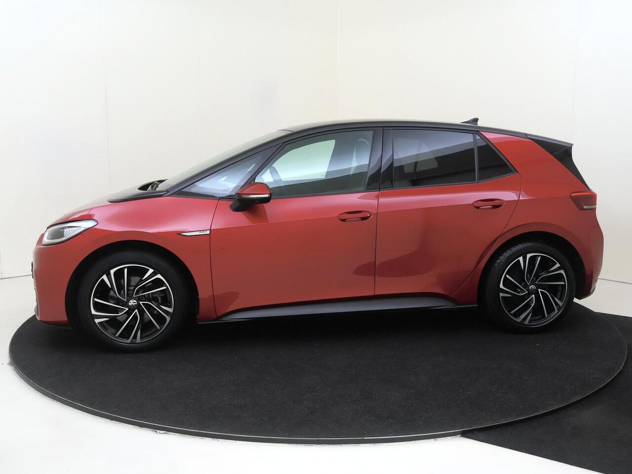 Volkswagen ID.3 Pro 58 kWh | SoH 91% | Panoramadak | Adaptieve demping systeem | 360 camera | Dodehoek detectie | Keyless | LED Matrix verlichting | Head-up display | Stoel- en stuurwielverwarming |