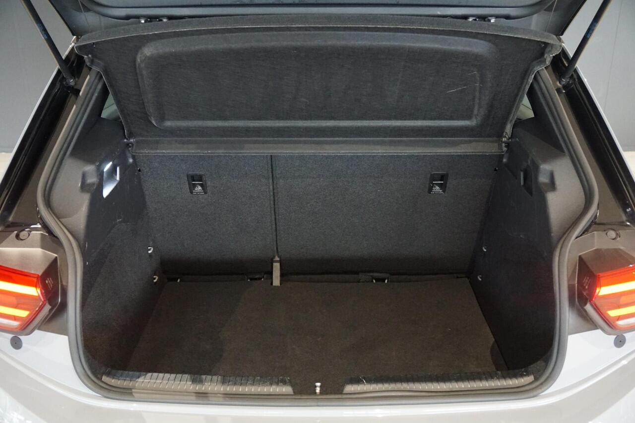 Volkswagen ID.3 City 45 kWh 1e eigenaar *INCL BTW* + Led / Apple Carplay / Sensoren / Sfeerverlichting
