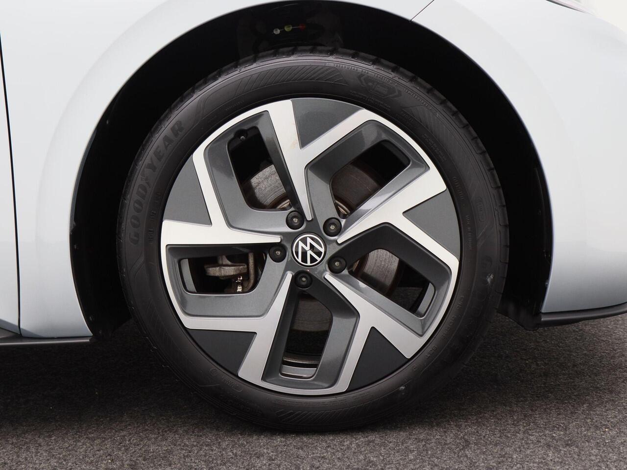 Volkswagen ID.3 Pro 58 kWh | Adaptive Cruise | Camera | Carplay | Stoel Verwarming | Parkeersensoren | Privacy Glass | Climate Control | Navigatiesysteem | 19 Inch | 71.118 Km