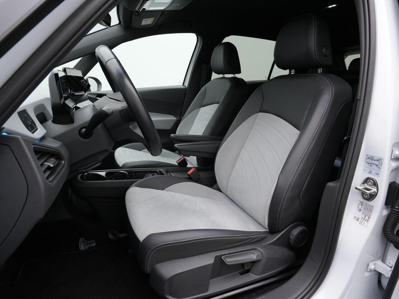 Volkswagen ID.3 Pro Advantage 58 kWh 204 pk | Achteruitrijcamera | Stuur-/stoelverwarming | Adaptive Cruise | Achteruitrijcamera