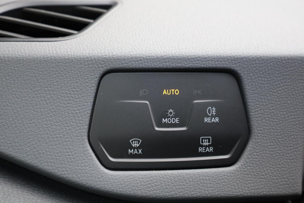 Volkswagen ID.3 Pro 58 kWh 150KW/204PK, NL auto dealeronderhouden trekhaak voor fietsen navigatie, 18" lmv, ACC, mf stuurwiel, draadloos apple carplay, regensensor, LED verlichting, pdc voor en achter