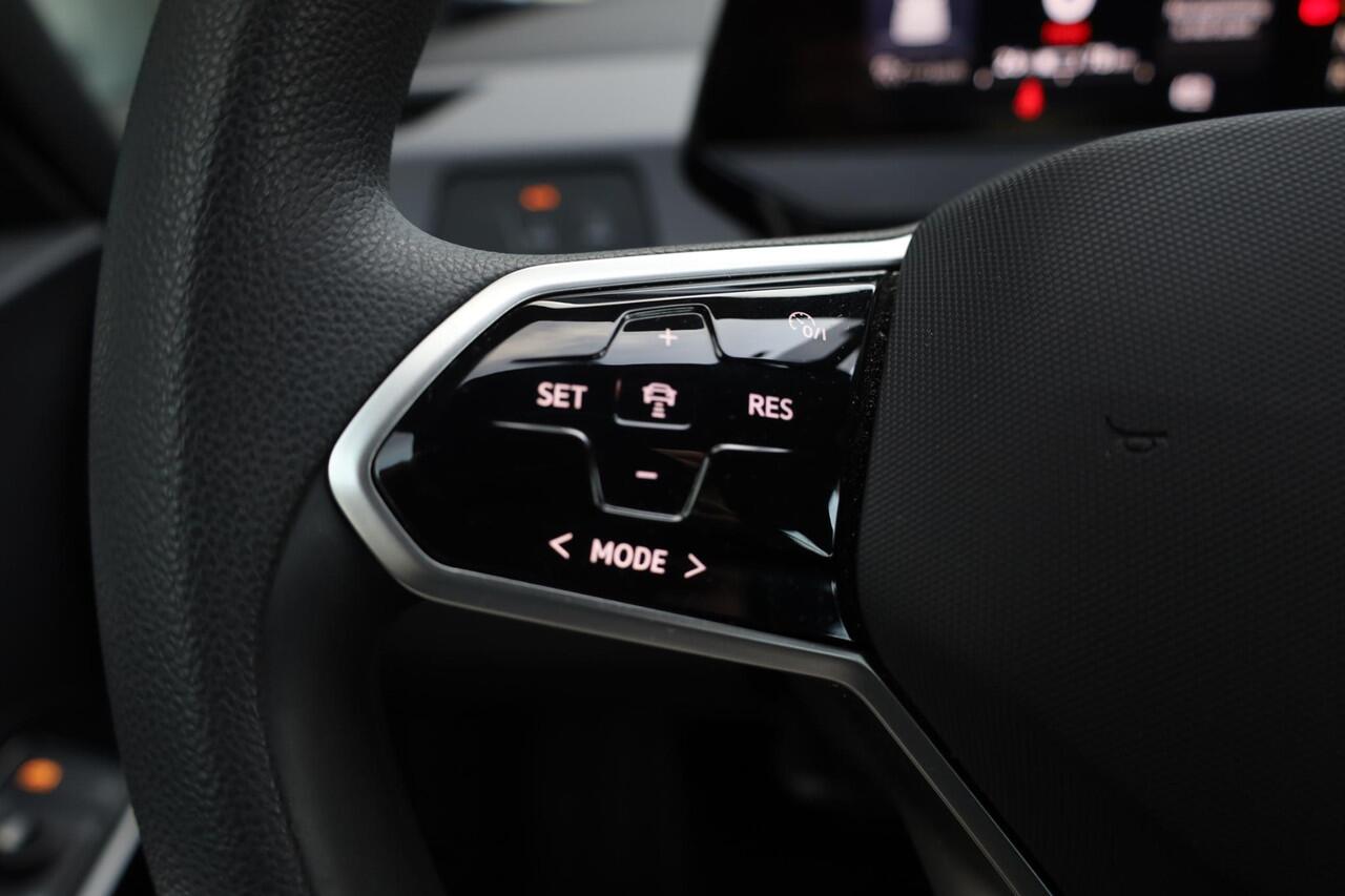 Volkswagen ID.3 Pro 58 kWh 150KW/204PK, NL auto dealeronderhouden trekhaak voor fietsen navigatie, 18" lmv, ACC, mf stuurwiel, draadloos apple carplay, regensensor, LED verlichting, pdc voor en achter