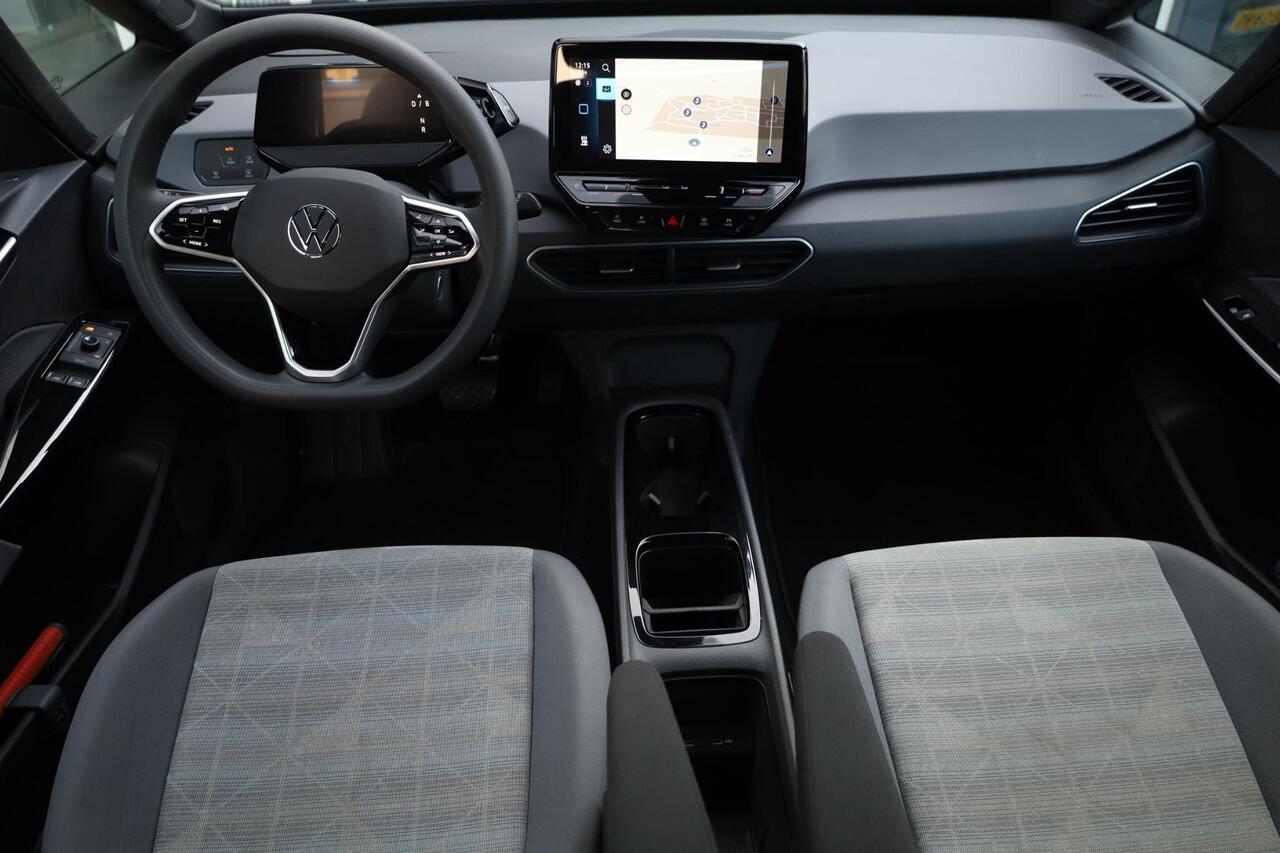 Volkswagen ID.3 Pro 58 kWh 150KW/204PK, NL auto dealeronderhouden trekhaak voor fietsen navigatie, 18" lmv, ACC, mf stuurwiel, draadloos apple carplay, regensensor, LED verlichting, pdc voor en achter