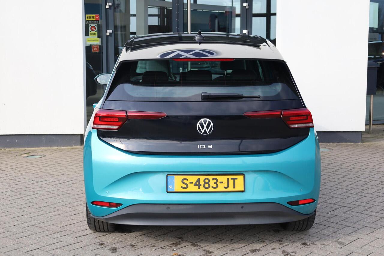 Volkswagen ID.3 Pro 58 kWh 150KW/204PK, NL auto dealeronderhouden trekhaak voor fietsen navigatie, 18" lmv, ACC, mf stuurwiel, draadloos apple carplay, regensensor, LED verlichting, pdc voor en achter