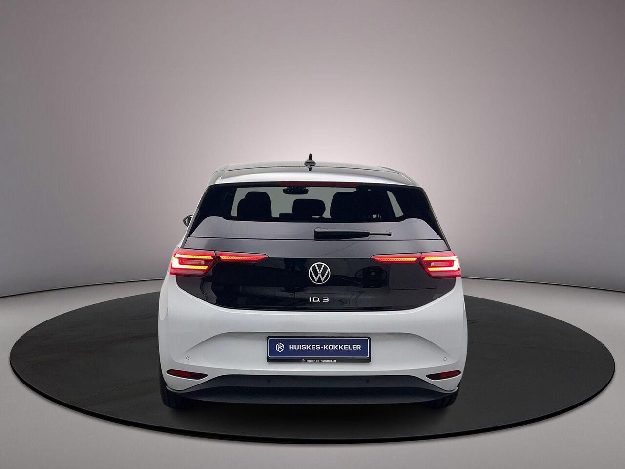 Volkswagen ID.3 Pro Business 204pk Automaat Adaptive cruise control, Stuurwiel verwarmd, Achteruitrijcamera, Navigatie, LED matrix koplampen, Stoelverwarming, Parkeersensoren