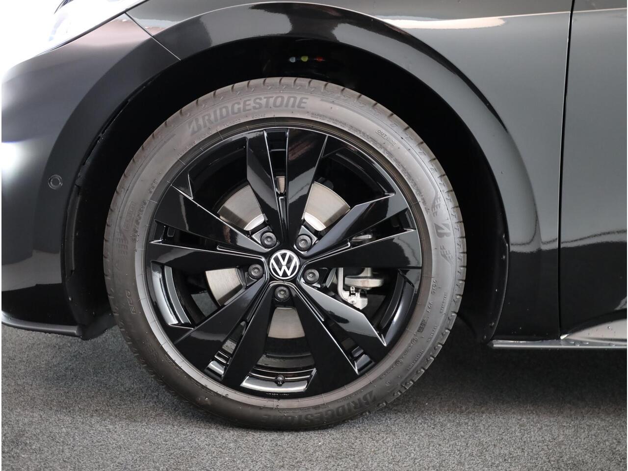 Volkswagen ID.3 Pro Business 59 kWh 204pk Pano-dak| Navi| 19'LM-velgen| verwarmd stuur en-voorstoelen