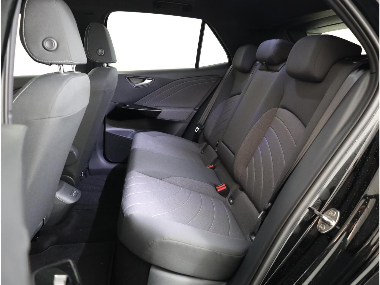 Volkswagen ID.3 Pro Business 59 kWh 204pk Pano-dak| Navi| 19'LM-velgen| verwarmd stuur en-voorstoelen