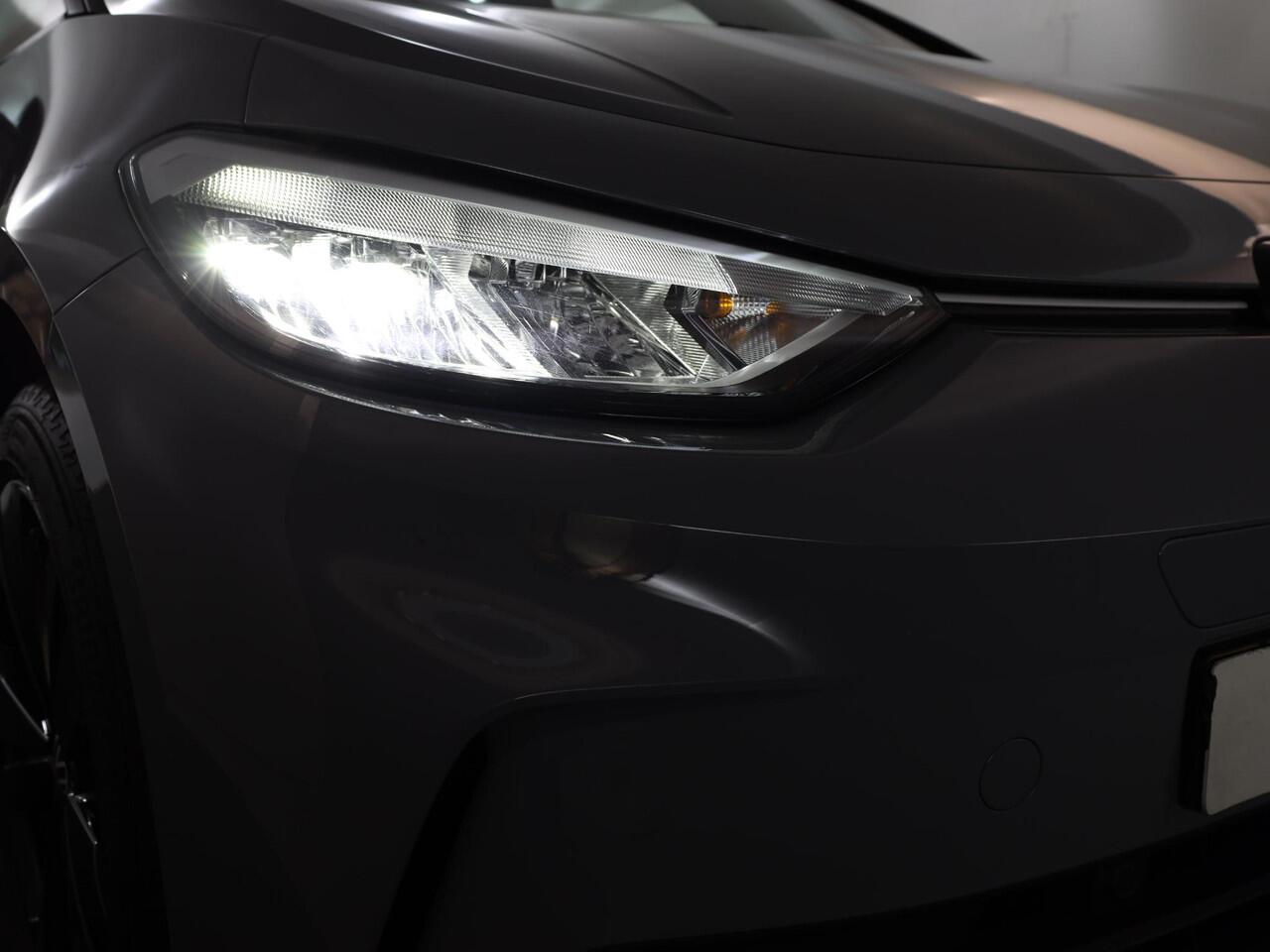 Volkswagen ID.3 Pure Business 52 kWh Steunhaak| Navi| 19'LM-velgen| Stuur- en voorstoelen verwarmd