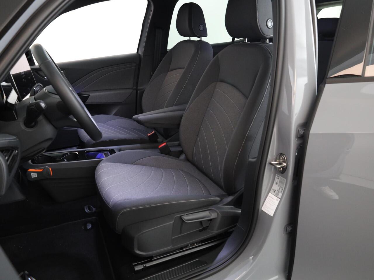 Volkswagen ID.3 Pure Business 52 kWh Steunhaak| Navi| 19'LM-velgen| Stuur- en voorstoelen verwarmd