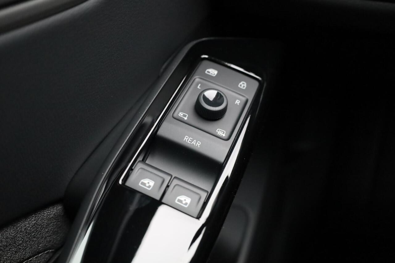 Volkswagen ID.3 Limited Edition 52 kWh 170PK / 170kW, Comfort pakket (verwarmbare voorstoelen, verwarmbaar multifunctioneel lederen stuurwiel, navigatie, draadloos telefoon laden), steunhaak / trekhaak voor fietsen, Apple Carplay & Android Auto, adaptieve cruise control 