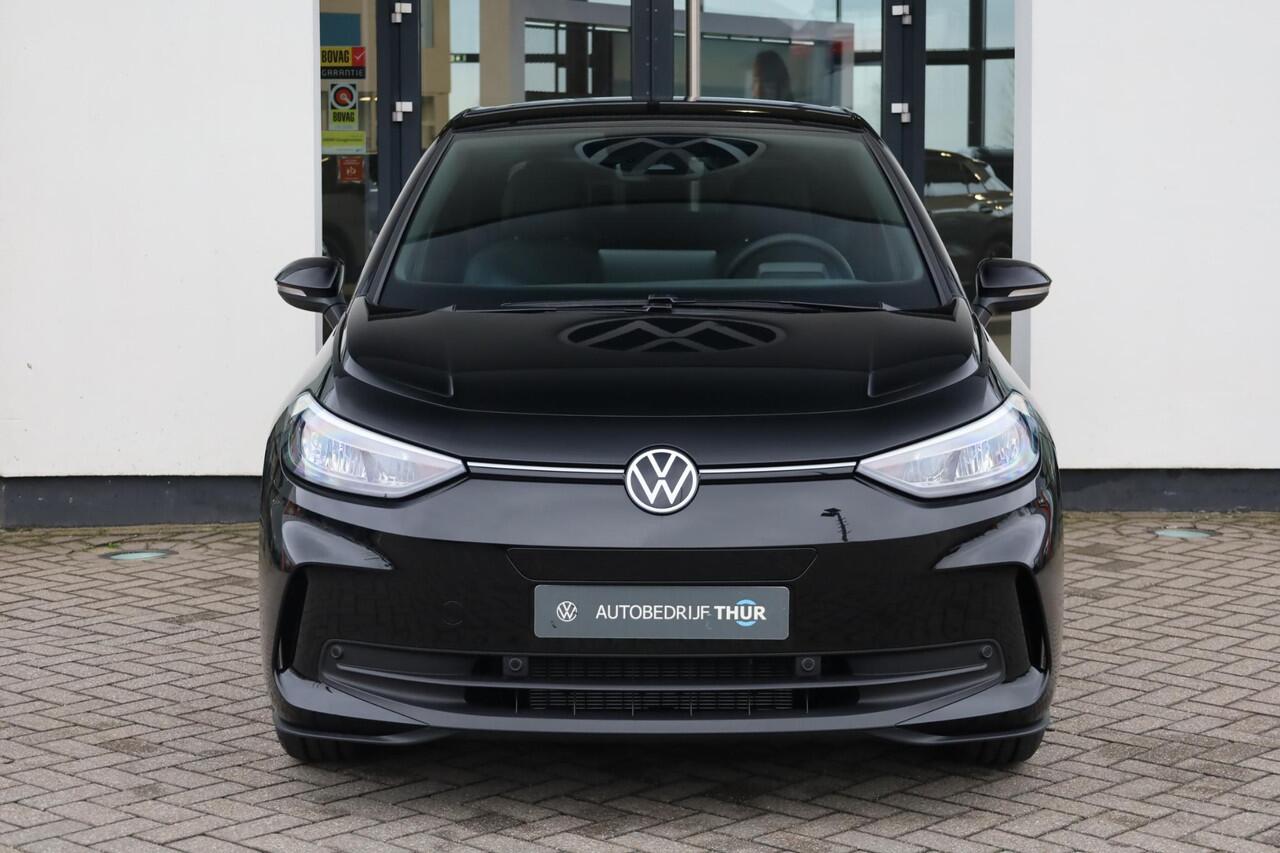 Volkswagen ID.3 Limited Edition 52 kWh 170PK / 170kW, Comfort pakket (verwarmbare voorstoelen, verwarmbaar multifunctioneel lederen stuurwiel, navigatie, draadloos telefoon laden), steunhaak / trekhaak voor fietsen, Apple Carplay & Android Auto, adaptieve cruise control 