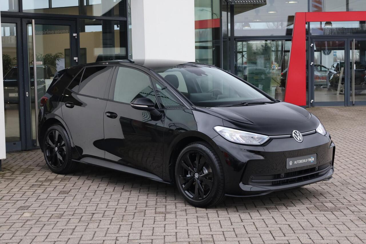 Volkswagen ID.3 Limited Edition 52 kWh 170PK / 170kW, Comfort pakket (verwarmbare voorstoelen, verwarmbaar multifunctioneel lederen stuurwiel, navigatie, draadloos telefoon laden), steunhaak / trekhaak voor fietsen, Apple Carplay & Android Auto, adaptieve cruise control 