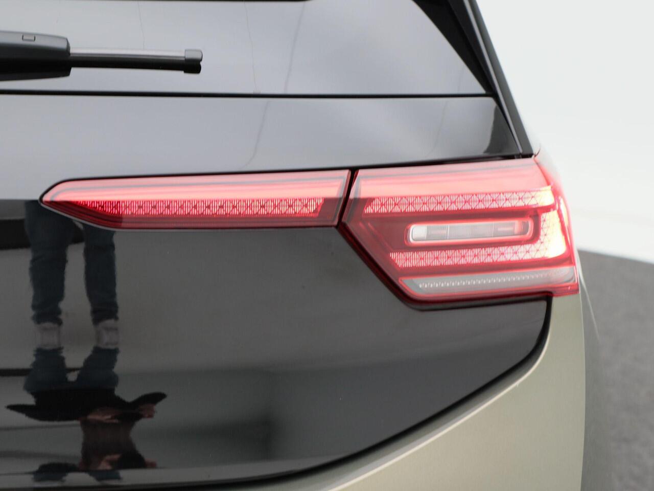 Volkswagen ID.3 Pro Limited Edition 58 kWh | Achteruitrijcamera | Navigatie | LED Matrix | Stoel- & Stuurverwarming |