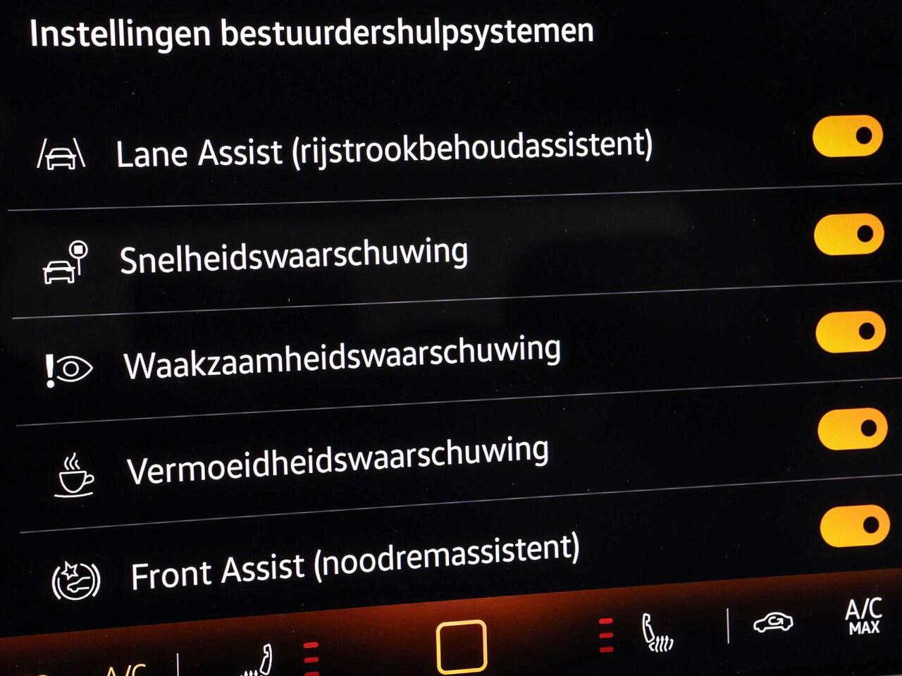 Volkswagen ID.3 Pro S Limited Edition 79 kWh accu. 204 PK · Achteruitrijcamera · Draadloze telefoonlader · voorstoelen en stuurwiel verwarmd ·