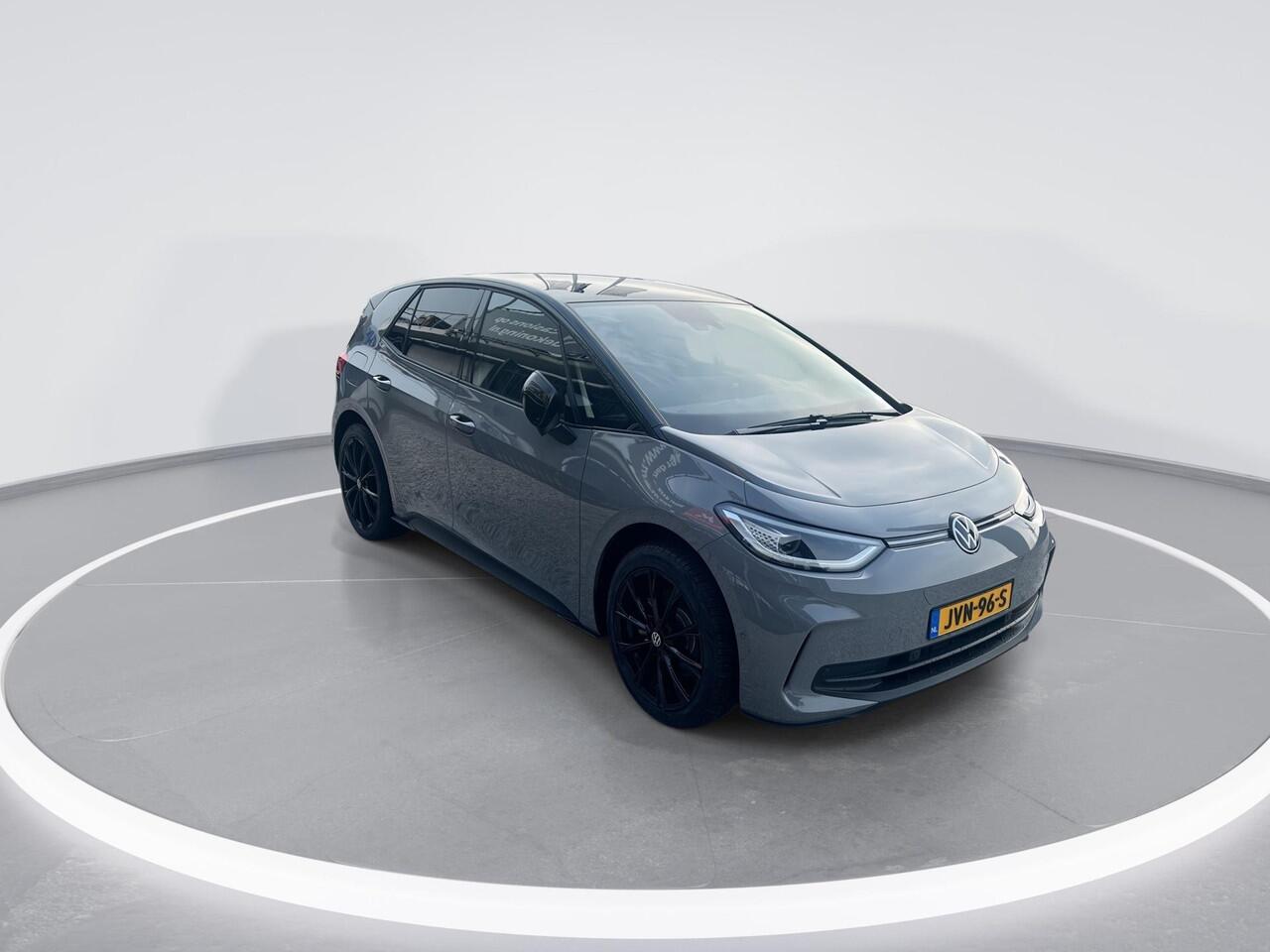 Volkswagen ID.3 Pro S Limited Edition 79 kWh accu. 204 PK · Achteruitrijcamera · Draadloze telefoonlader · voorstoelen en stuurwiel verwarmd · 19" LM velgen · Allseason banden