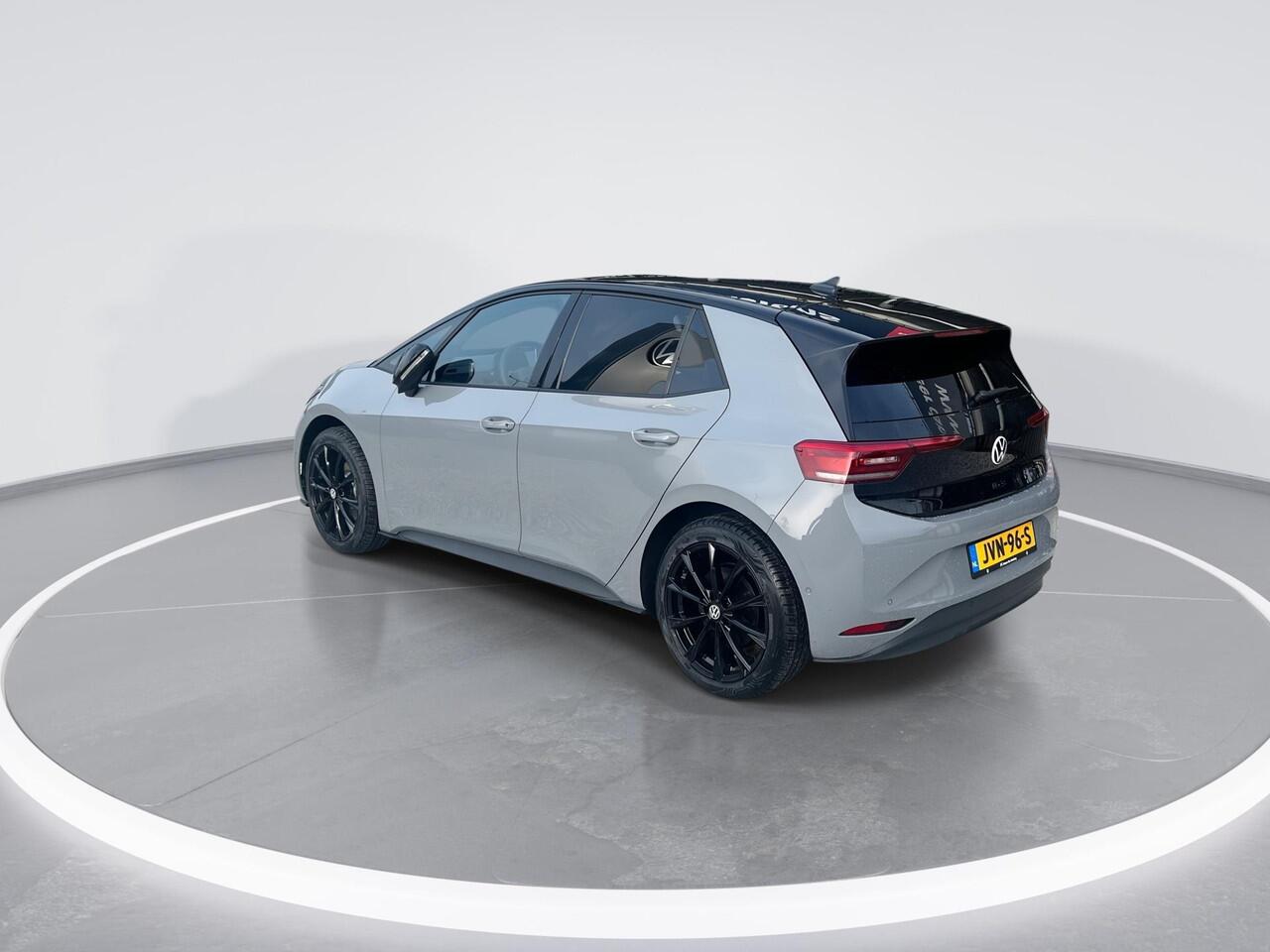 Volkswagen ID.3 Pro S Limited Edition 79 kWh accu. 204 PK · Achteruitrijcamera · Draadloze telefoonlader · voorstoelen en stuurwiel verwarmd · 19" LM velgen · Allseason banden