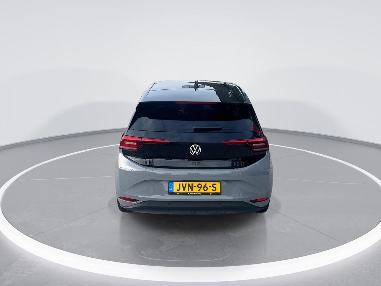 Volkswagen ID.3 Pro S Limited Edition 79 kWh accu. 204 PK · Achteruitrijcamera · Draadloze telefoonlader · voorstoelen en stuurwiel verwarmd · 19" LM velgen · Allseason banden