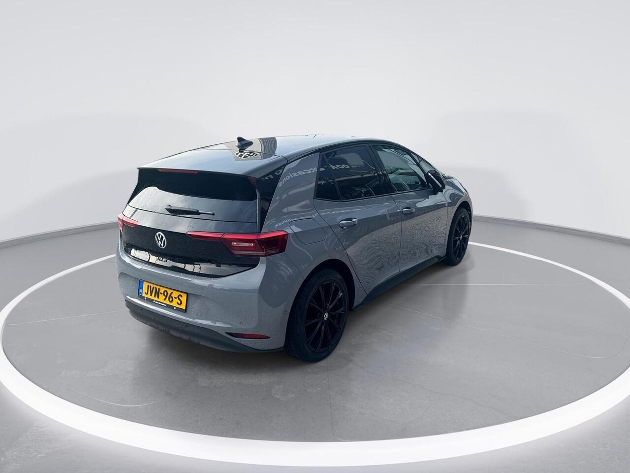Volkswagen ID.3 Pro S Limited Edition 79 kWh accu. 204 PK · Achteruitrijcamera · Draadloze telefoonlader · voorstoelen en stuurwiel verwarmd · 19" LM velgen · Allseason banden