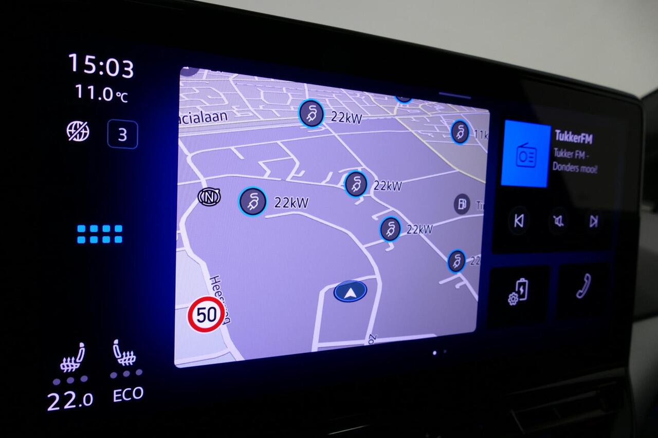 Volkswagen ID.4 First Max 77 kWh / SOH 92% / Panoramadak / Matrix LED IQ.Light / Elektr. verstelbare voorstoelen + memory / HUD Augmented Reality / Rondomzichtcamera / Apple Carplay - Android Auto / Stoelverwarming / 21'' LMV / Keyless / Achteruitrijcamera / Navigatie / 