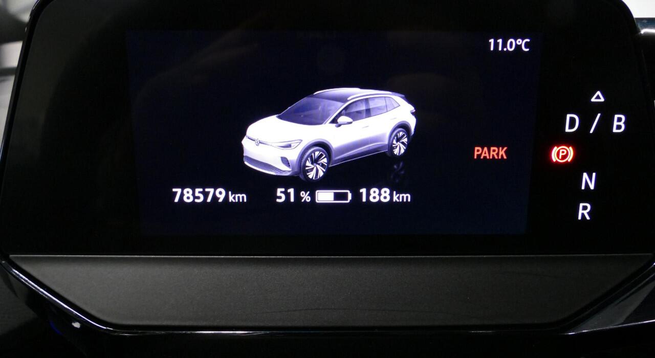 Volkswagen ID.4 First Max 77 kWh / SOH 92% / Panoramadak / Matrix LED IQ.Light / Elektr. verstelbare voorstoelen + memory / HUD Augmented Reality / Rondomzichtcamera / Apple Carplay - Android Auto / Stoelverwarming / 21'' LMV / Keyless / Achteruitrijcamera / Navigatie / 