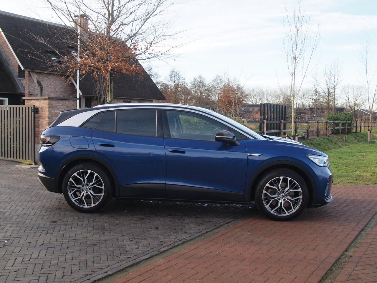 Volkswagen ID.4 First Max 77 kWh | Head-Up Display | Panoramadak | Trekhaak | 360 Camera | Sfeerverlichting |