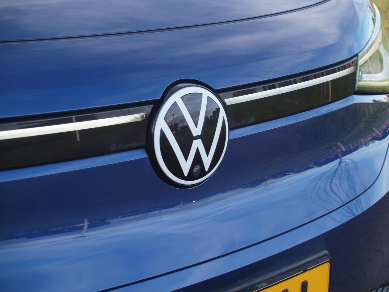 Volkswagen ID.4 First Max 77 kWh | Head-Up Display | Panoramadak | Trekhaak | 360 Camera | Sfeerverlichting |