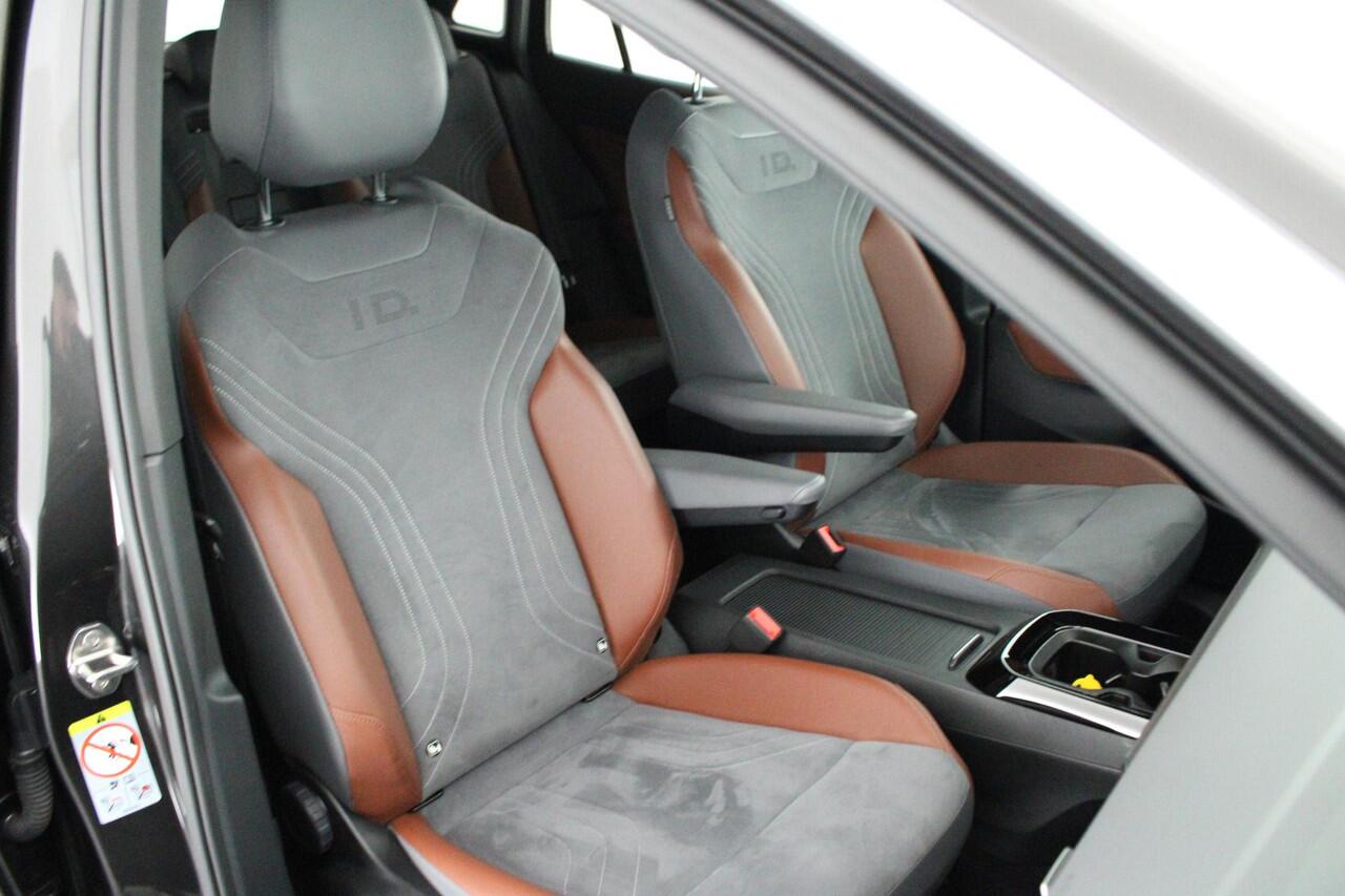 Volkswagen ID.4 First 204pk 77 kWh SOH 91% Warmtepomp Trekhaak Camera Stoelverwarming Navigatie