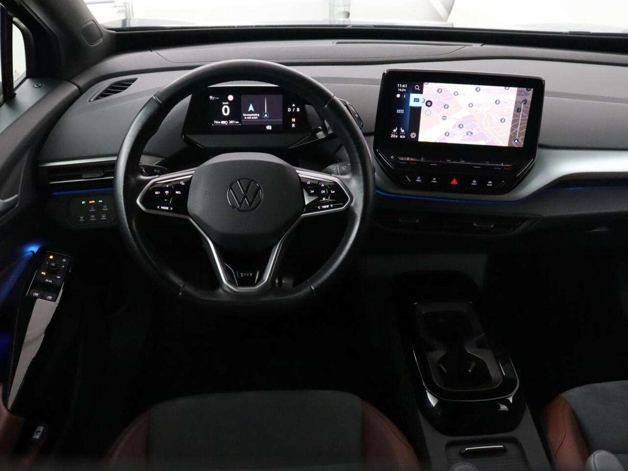 Volkswagen ID.4 First 77 kWh | Trekhaak | Stoel & stuurverwarming | Adaptive cruise | Camera | Carplay | Half leder | Navigatie | 20'' | Full LED | Keyless | Climate control | Sfeerverlichting