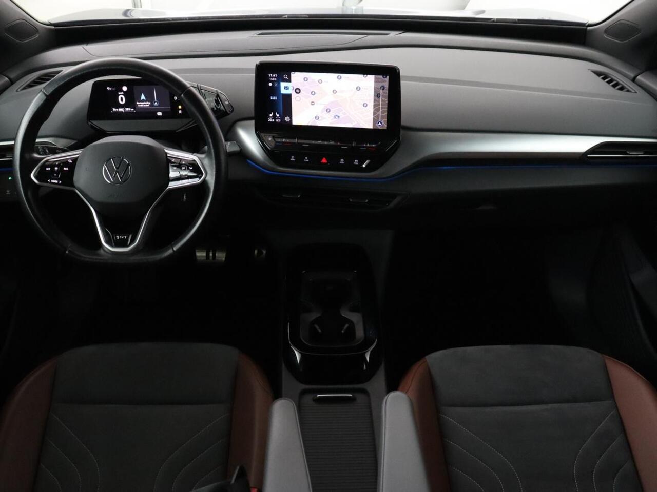 Volkswagen ID.4 First 77 kWh | Trekhaak | Stoel & stuurverwarming | Adaptive cruise | Camera | Carplay | Half leder | Navigatie | 20'' | Full LED | Keyless | Climate control | Sfeerverlichting