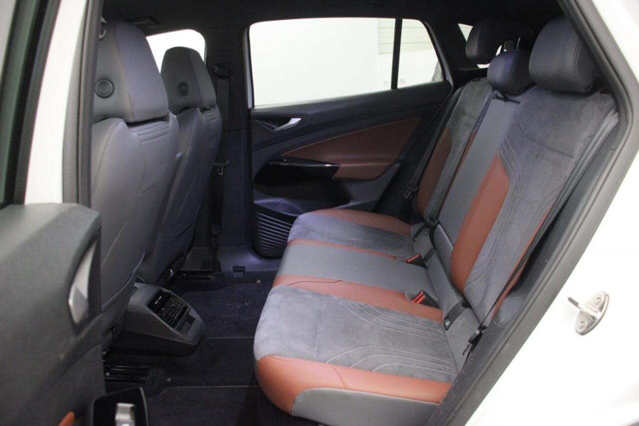 Volkswagen ID.4 First 77 kWh - Carplay, Navi, Camera, Cruise, Half Leer, Stoelverw. SOH 84%