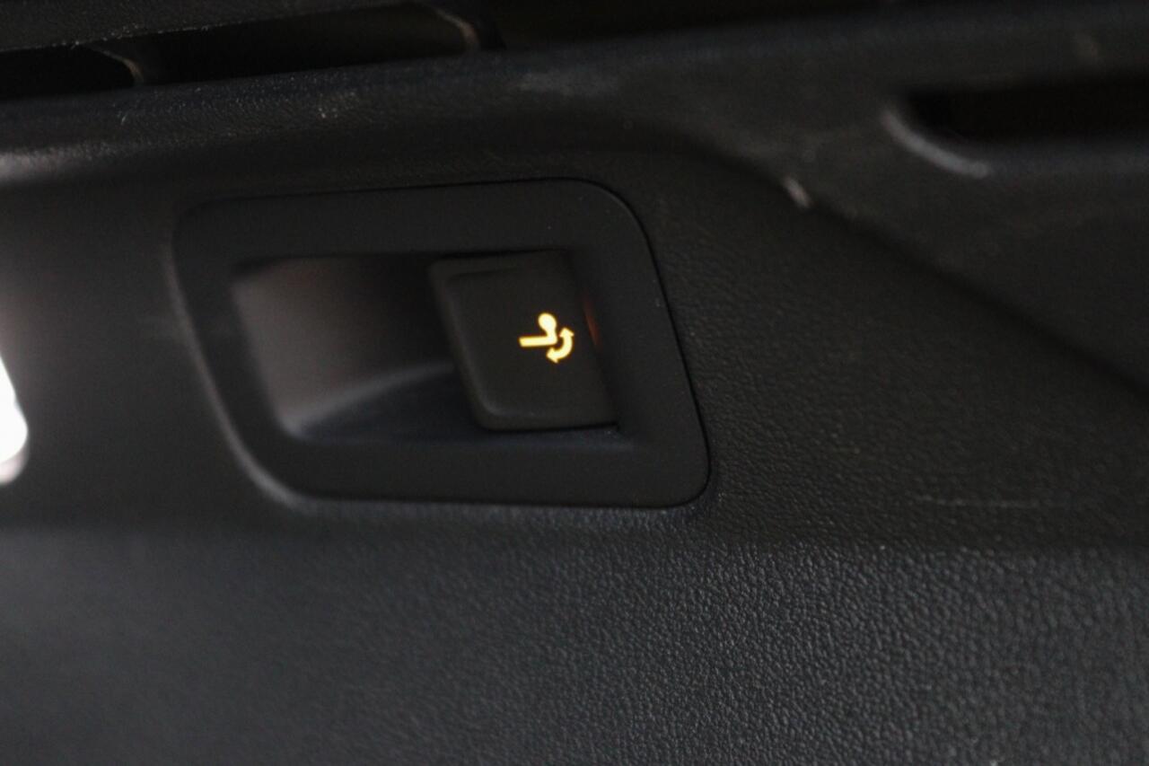 Volkswagen ID.4 Pro Performance 77kWh 1st Edition Warmtepomp l Trekhaak l ACC