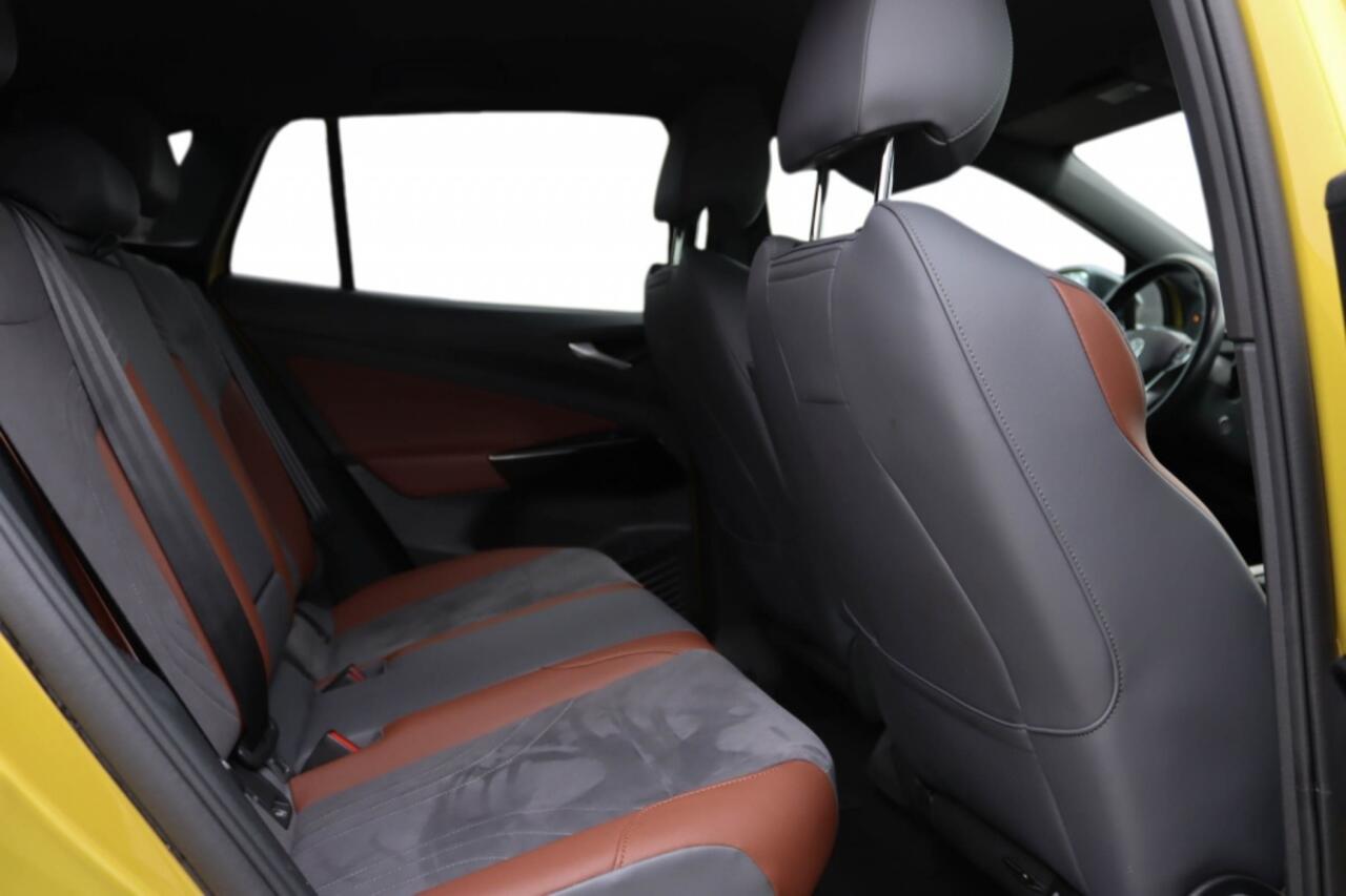 Volkswagen ID.4 Pro Performance 77kWh 1st Edition Warmtepomp l Trekhaak l ACC