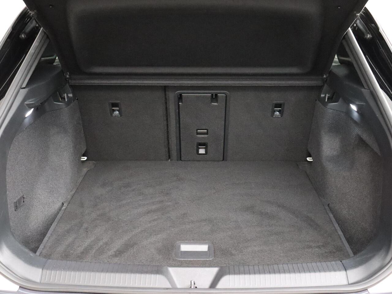 Volkswagen ID.4 First Max 77 kWh | SoH 89,9% | ACC | 360° Camera | Panoramadak!