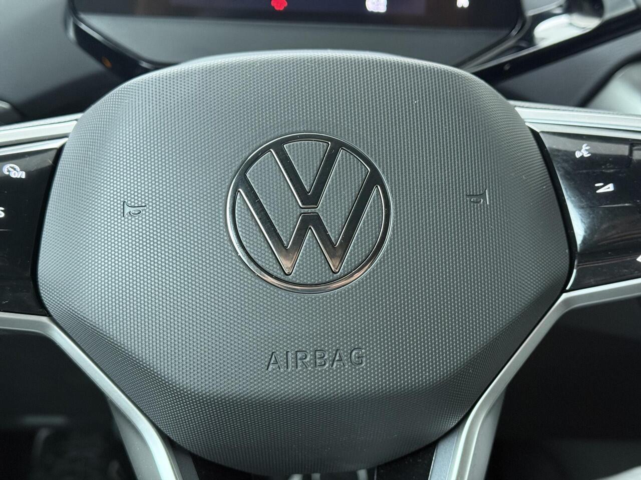 Volkswagen ID.4 First 77 kWh | 204 PK | Adaptive cruise control | Voorstoelen verwarmd | Climate control | 20" LM velgen |