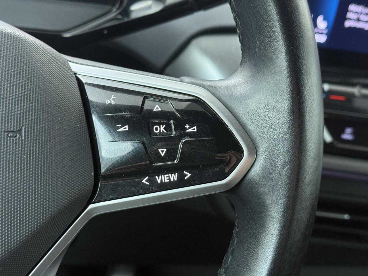 Volkswagen ID.4 First 77 kWh | 204 PK | Adaptive cruise control | Voorstoelen verwarmd | Climate control | 20" LM velgen |