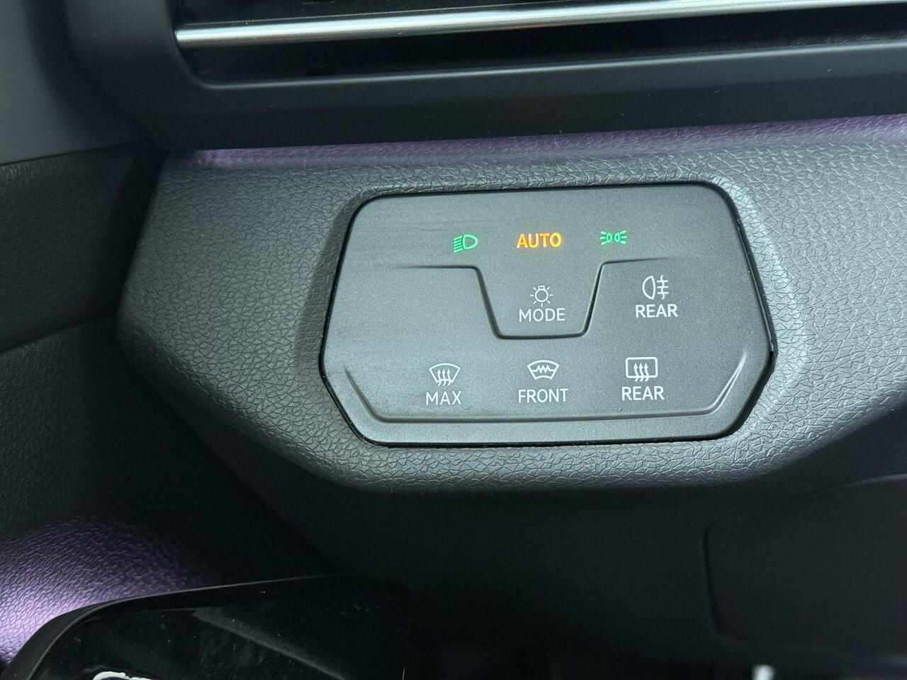 Volkswagen ID.4 First 77 kWh | 204 PK | Adaptive cruise control | Voorstoelen verwarmd | Climate control | 20" LM velgen |