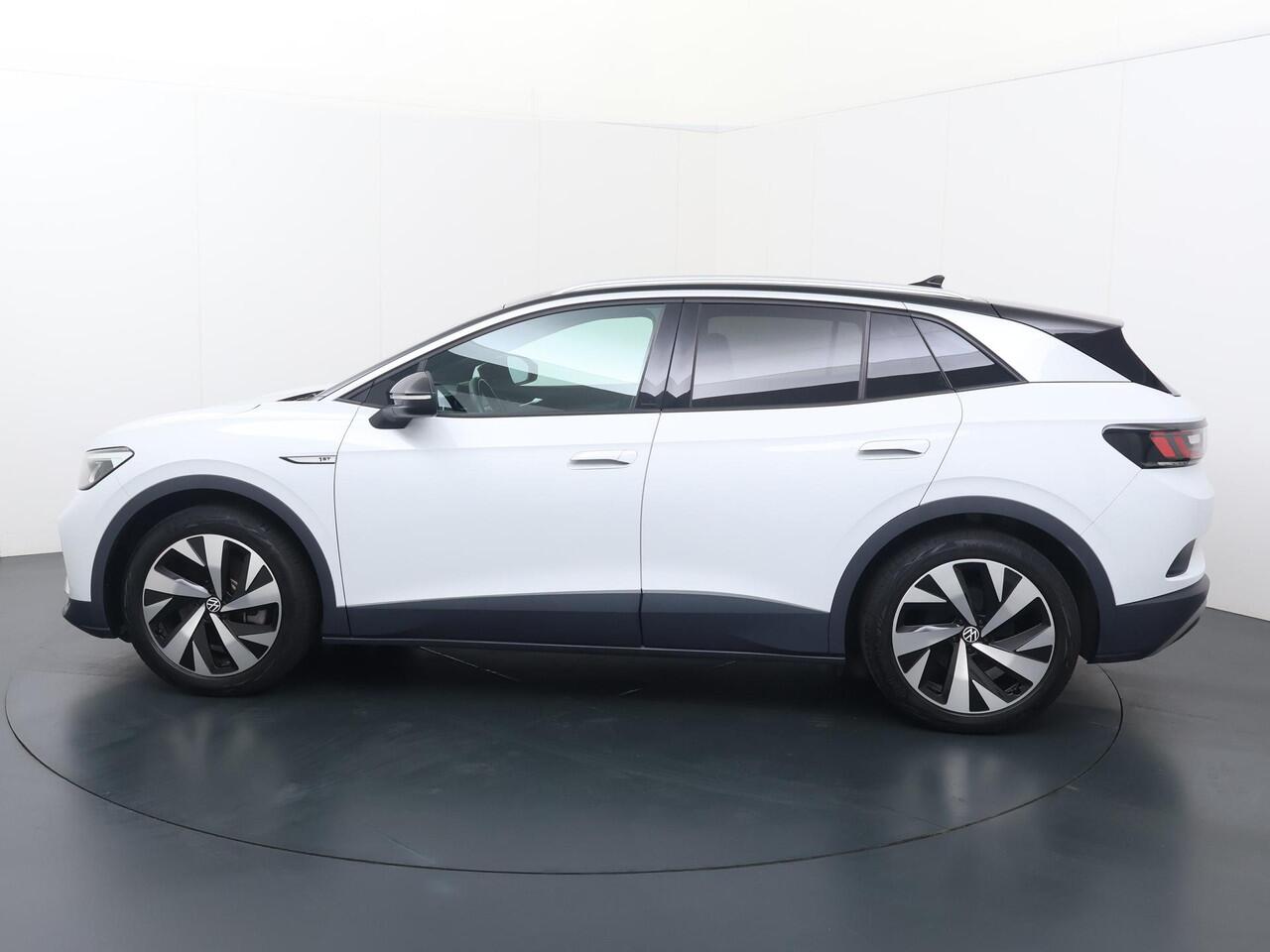 Volkswagen ID.4 First 77 kWh | 204 PK | Adaptive cruise control | Voorstoelen verwarmd | Climate control | 20" LM velgen |