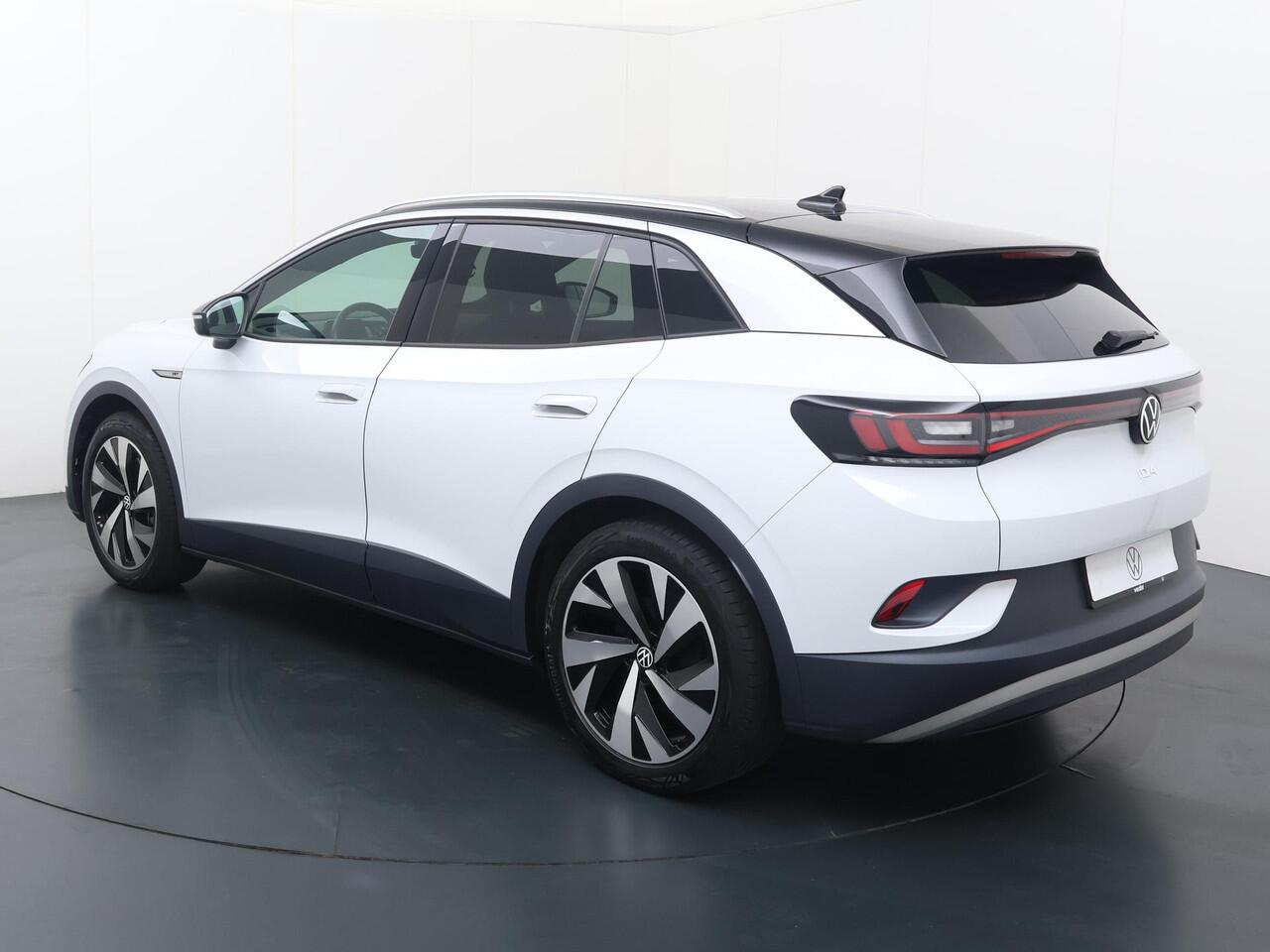 Volkswagen ID.4 First 77 kWh | 204 PK | Adaptive cruise control | Voorstoelen verwarmd | Climate control | 20" LM velgen |