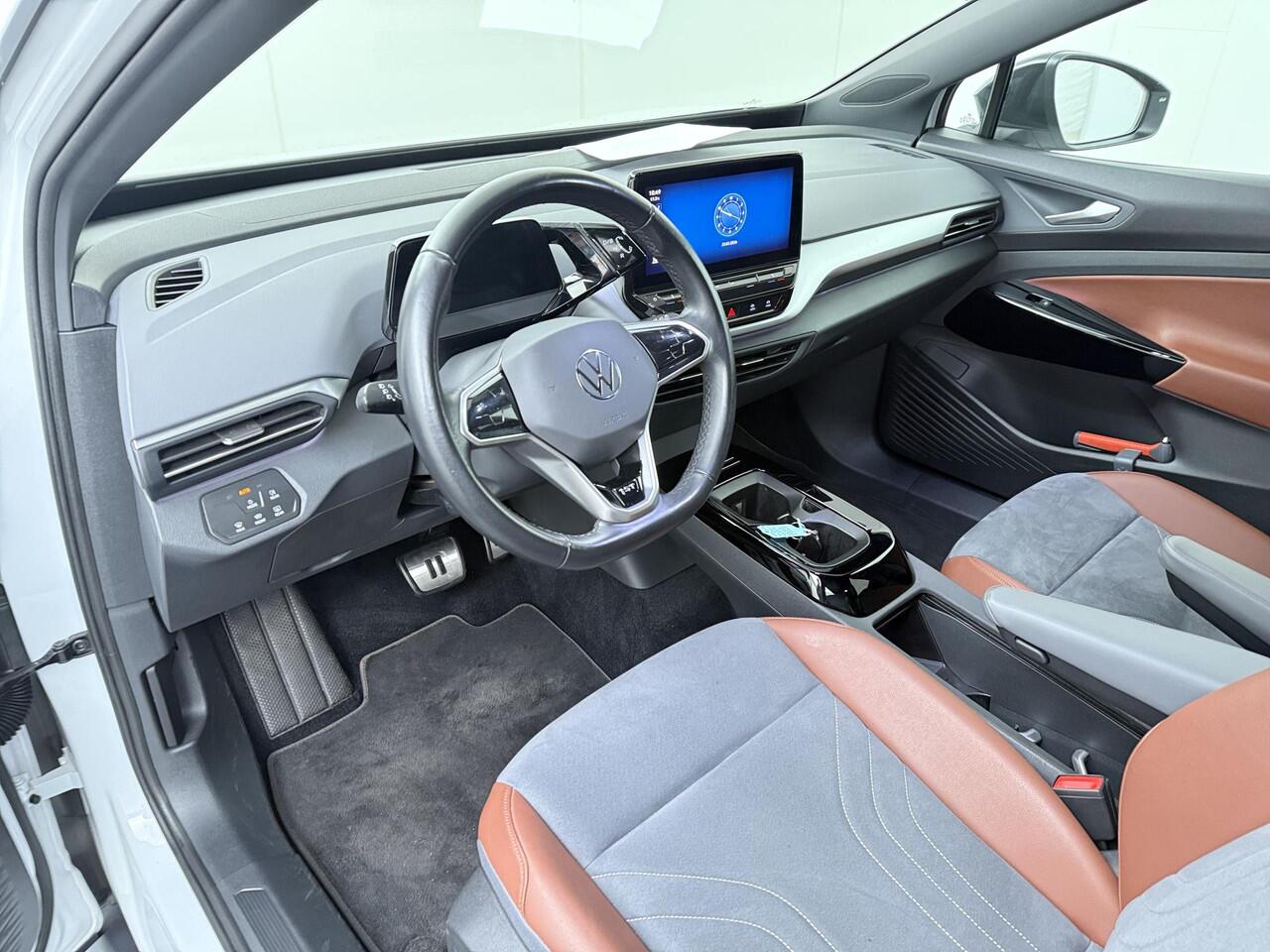 Volkswagen ID.4 First 77 kWh | 204 PK | Adaptive cruise control | Voorstoelen verwarmd | Climate control | 20" LM velgen |