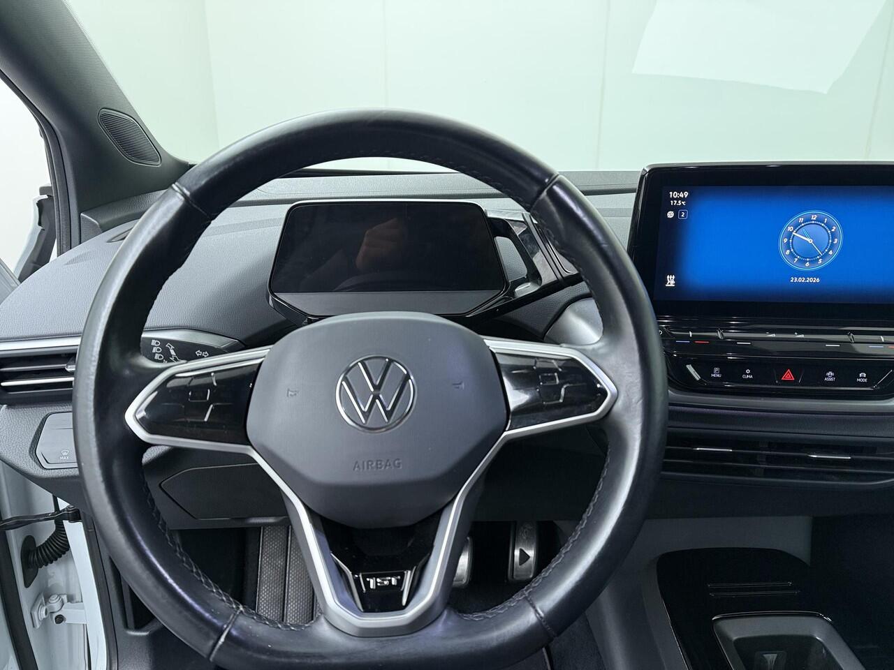 Volkswagen ID.4 First 77 kWh | 204 PK | Adaptive cruise control | Voorstoelen verwarmd | Climate control | 20" LM velgen |