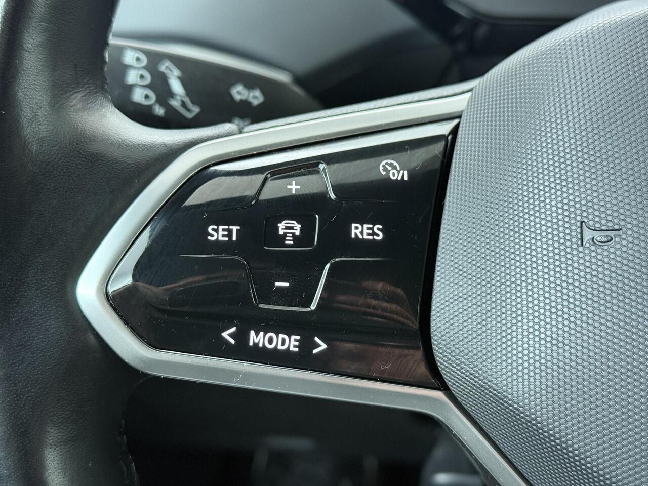 Volkswagen ID.4 First 77 kWh | 204 PK | Adaptive cruise control | Voorstoelen verwarmd | Climate control | 20" LM velgen |