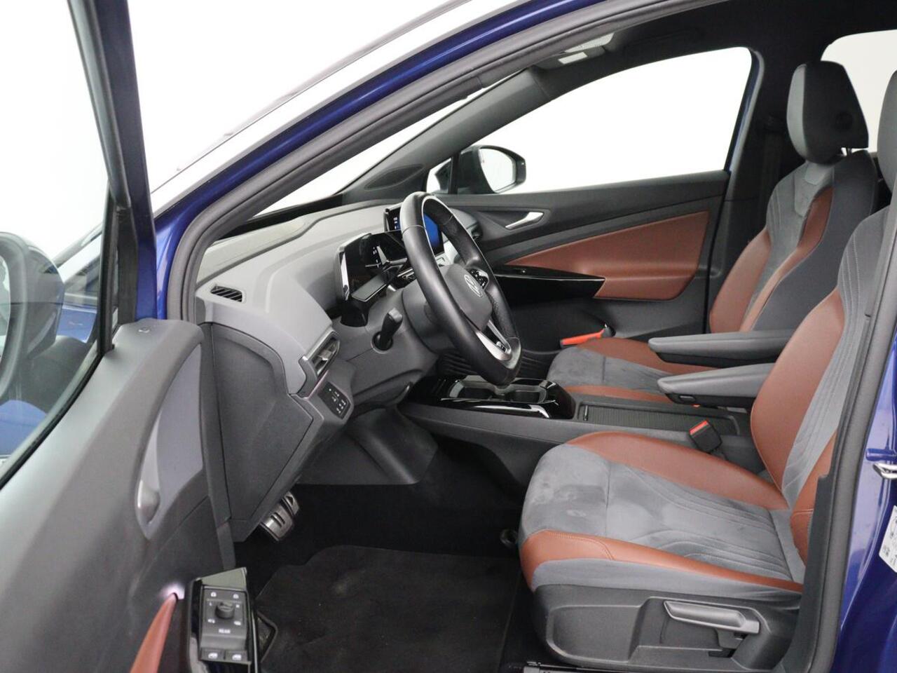Volkswagen ID.4 First 77 kWh | SOH 90% | Stoel & stuurverwarming | Adaptive cruise | Camera | Carplay | Half leder | Navigatie | 20'' | Full LED | Keyless | Climate control | Sfeerverlichting
