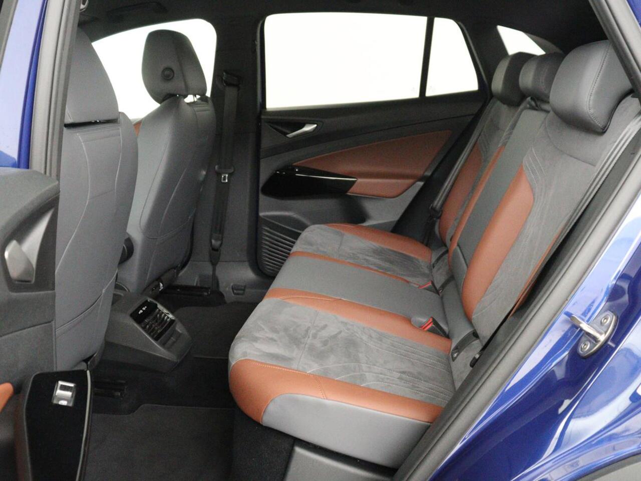 Volkswagen ID.4 First 77 kWh | SOH 90% | Stoel & stuurverwarming | Adaptive cruise | Camera | Carplay | Half leder | Navigatie | 20'' | Full LED | Keyless | Climate control | Sfeerverlichting
