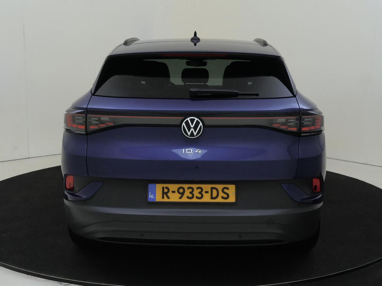 Volkswagen ID.4 Pure 52 kWh | Trekhaak | Keyless | Achteruitrijcamera | Parkeersensoren | 3-zone airco | Stoel- en stuurwielverwarming | Adaptieve cruise control | CarPlay |