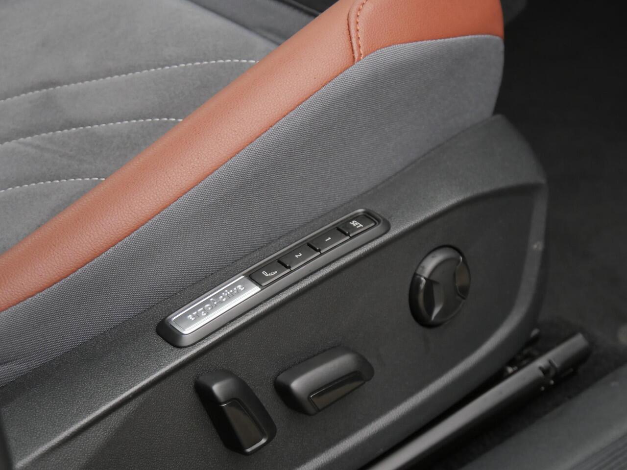 Volkswagen ID.4 1ST MAX 77kWh/ PANORAMADAK/ 360°CAMERA/ ELEKT. KLEP/ HEAD-UP/ ERGO STOELEN