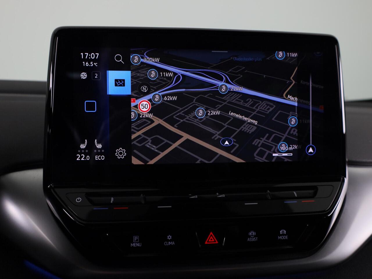 Volkswagen ID.4 First 77 kWh 204 pk | Navigatie | Warmtepomp | Trekhaak (wegklapbaar ) | Parkeersensoren | Achteruitrijcamera | Stoelverwarming |