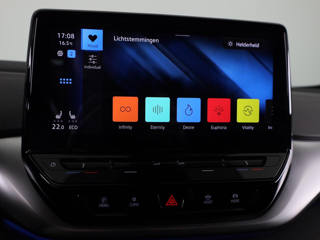 Volkswagen ID.4 First 77 kWh 204 pk | Navigatie | Warmtepomp | Trekhaak (wegklapbaar ) | Parkeersensoren | Achteruitrijcamera | Stoelverwarming |