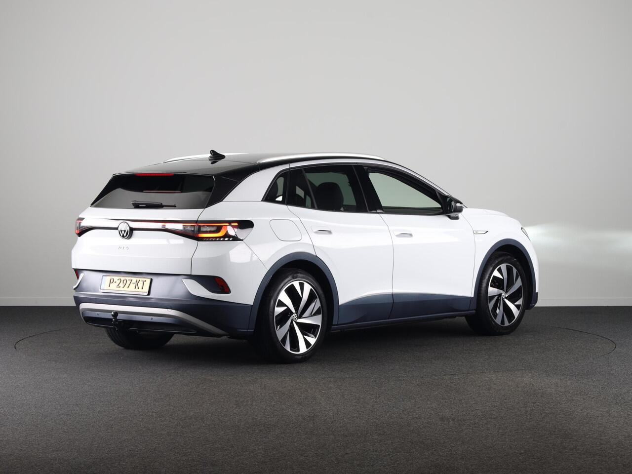 Volkswagen ID.4 First 77 kWh 204 pk | Navigatie | Warmtepomp | Trekhaak (wegklapbaar ) | Parkeersensoren | Achteruitrijcamera | Stoelverwarming |